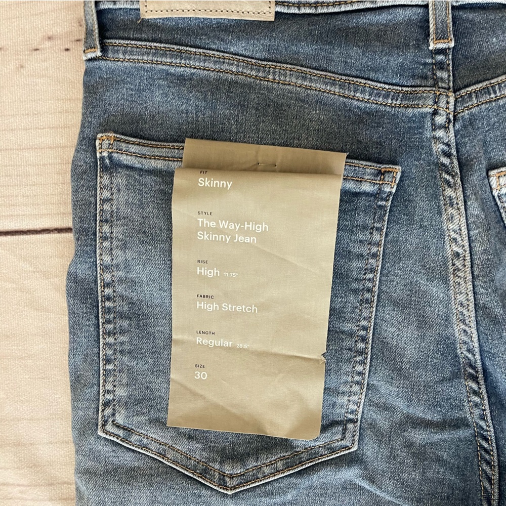 Everlane Women's Skinny Jeans in Light Blue - Picture 7 of 16